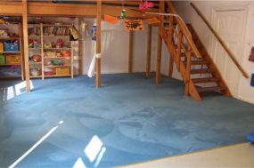 desinfizierter und gereinigter Teppichboden in einem Kindergarten